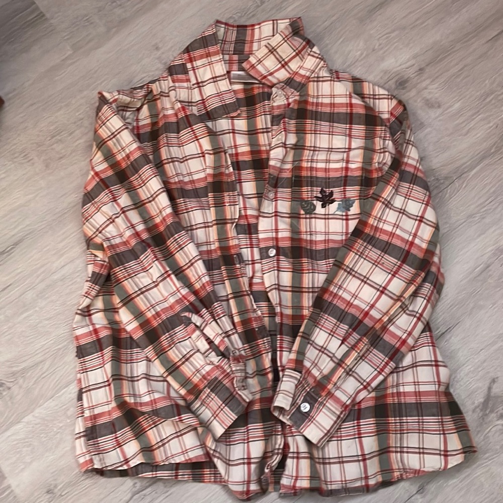 Nice, light colored and light fabric flannel. Perfect for fall and winter